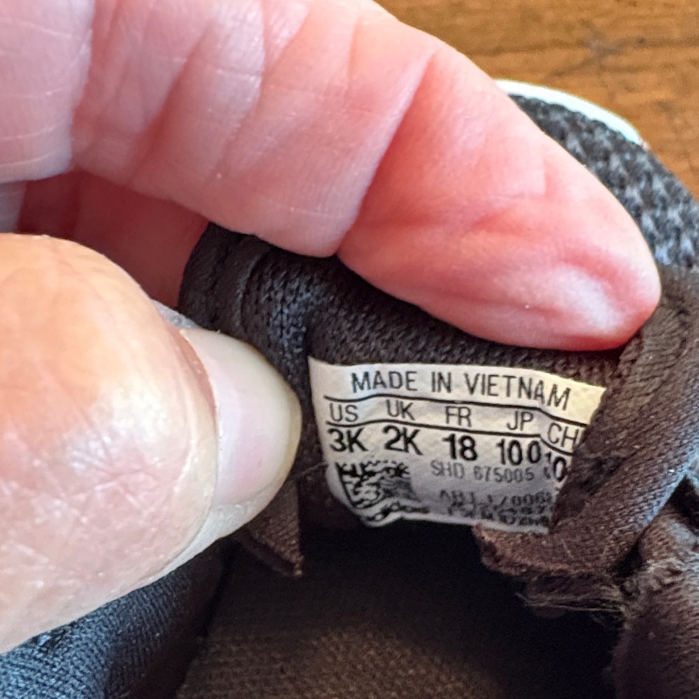 New no Tags Adidas Kids Black and White Sneakers with Orange Accents, Size 3 - Picture 2 of 12